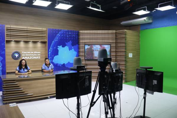 Professores recebendo capacitação on-line.