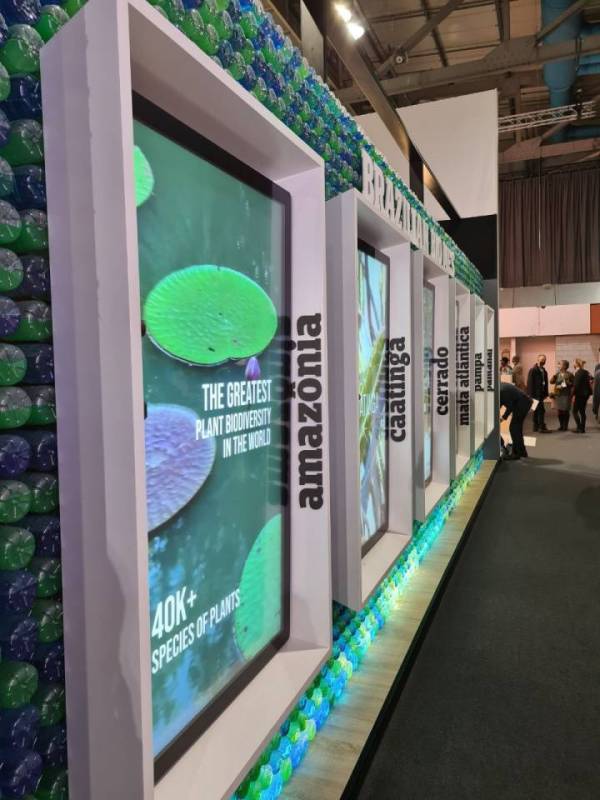 Stand em evento da Pré-COP26.