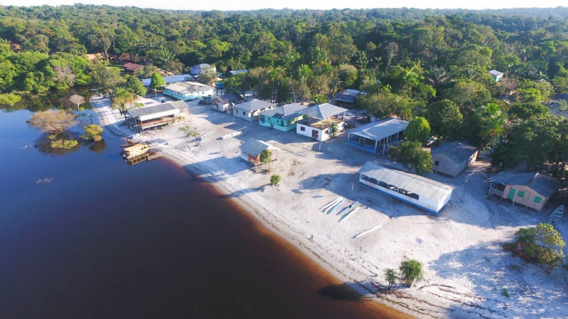 Imagem aérea da comunidade indígena Três Unidos, localizada no Amazonas.