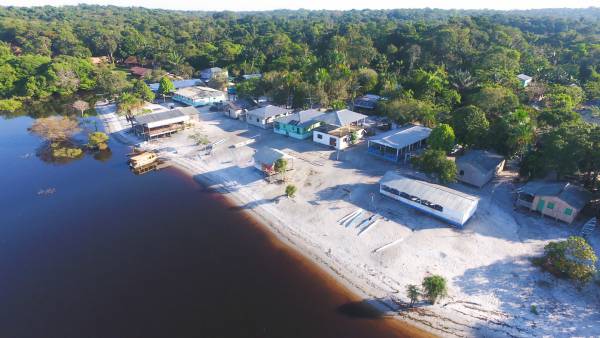 Imagem aérea da comunidade indígena Três Unidos, localizada no Amazonas.