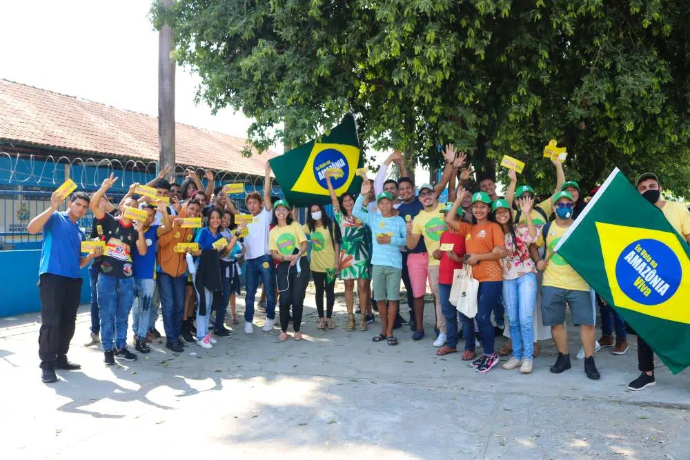 Time da Fundação Amazônia Sustentável celebrando o Dia da Amazônia.
