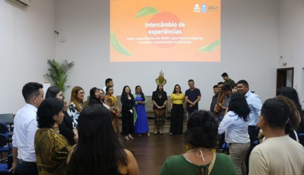 Reunião com lideranças durante Intercâmbio de Saberes promovido pela projeto Janela B.