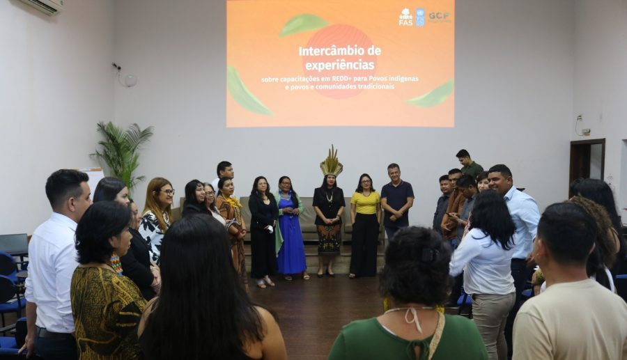 Reunião com lideranças durante Intercâmbio de Saberes promovido pela projeto Janela B.