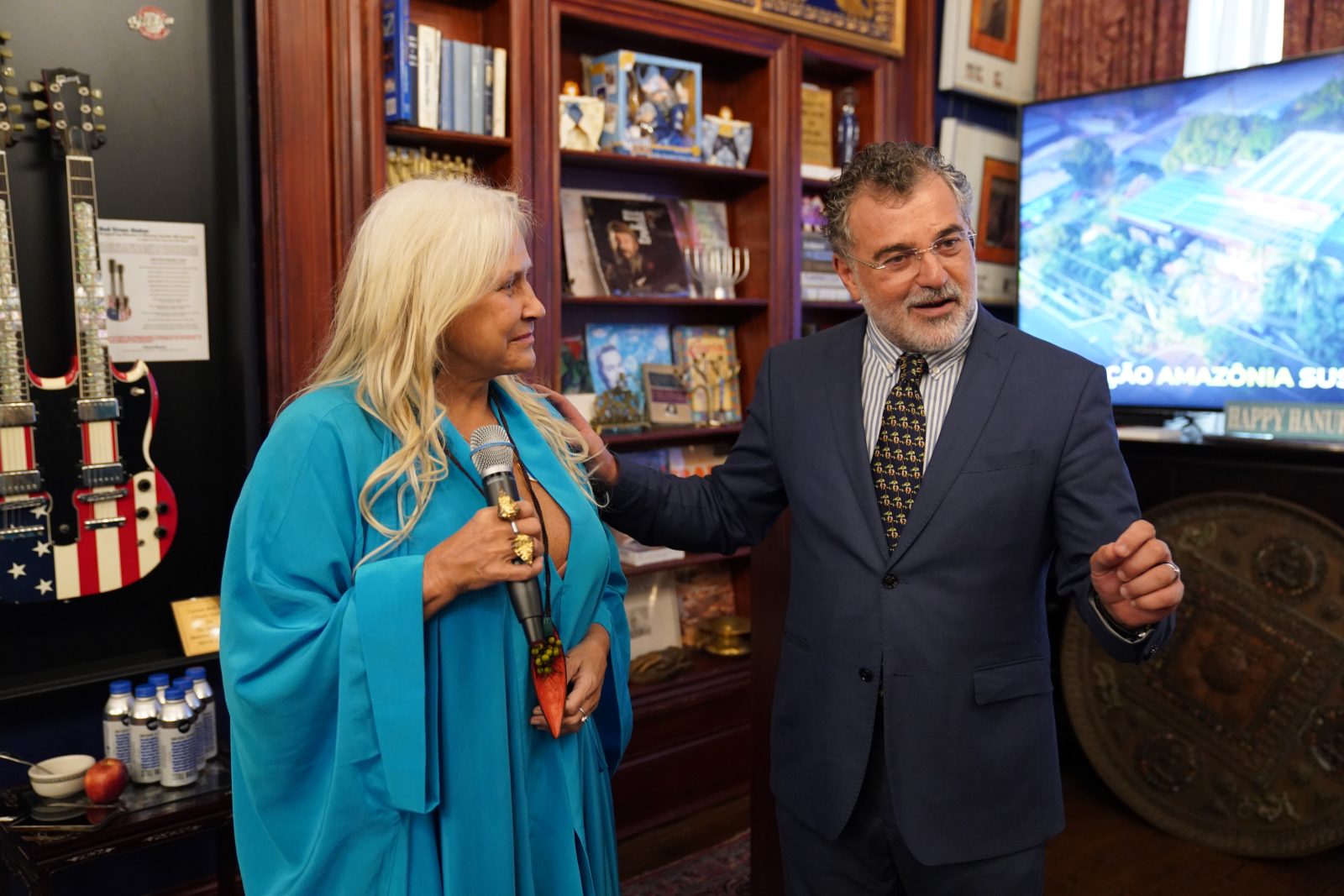 Fafá de Belém e Virgilio Viana juntos em evento.