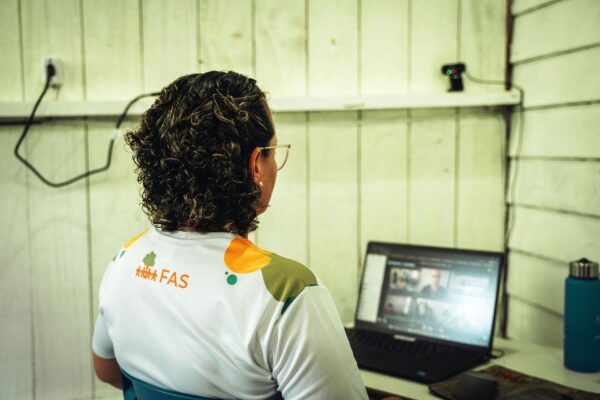 Teleatendimento de saúde em comunidade no interior do Amazonas.